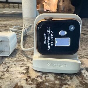 Apple Watch Series 4 Gold Aluminum with Pink Sand Band